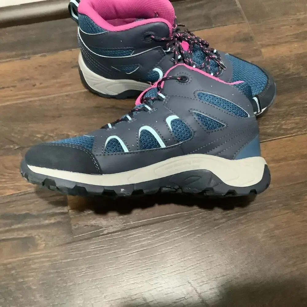 Merrell Kids Size 4 Oakcreek Mid Waterproof Hiking Boots